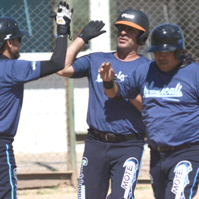 Mexicali Azul y Negra avanzan a semifinal en estatal de cuarentas