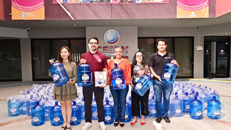 Distribuye CESPM agua purificada para personas en contexto de movilidad