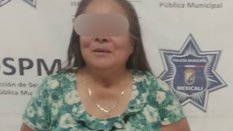 Detienen municipales a mujer por conducir vehículo con reporte de robo