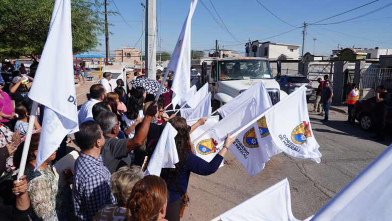 Llevan bacheo y rehabilitación de espacios públicos en Villa Las Lomas