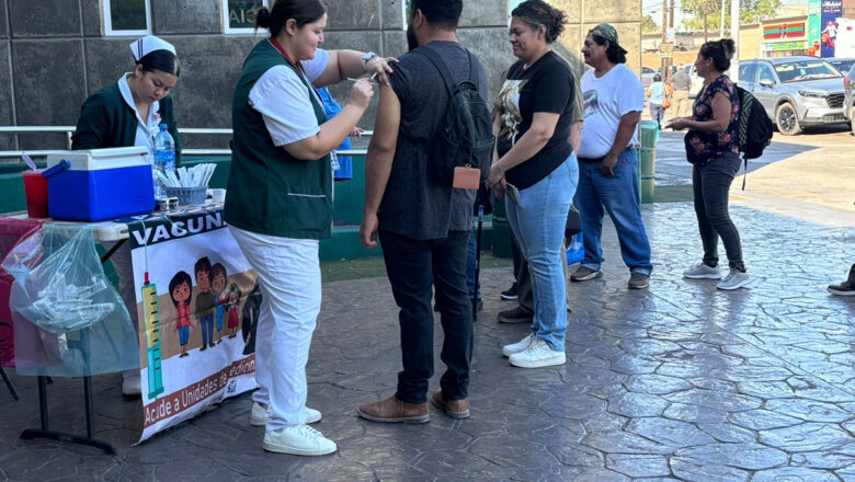 Inicia IMSS BC campaña de vacunación contra influenza y COVID-19