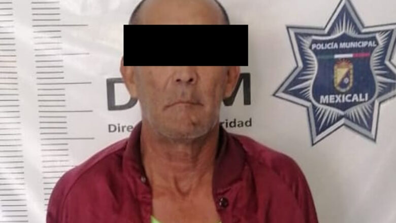 Recuperan municipales vehículo con reporte de robo; aseguran a uno
