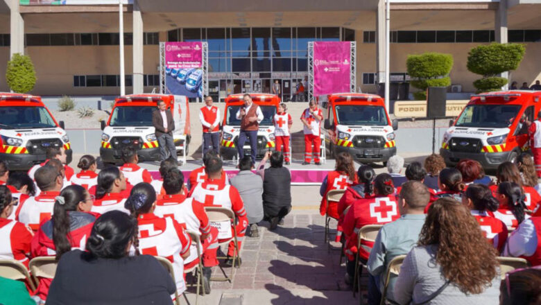 Dona estado 5 ambulancias y 3 vehículos de primera respuesta a Cruz Roja Mexicali