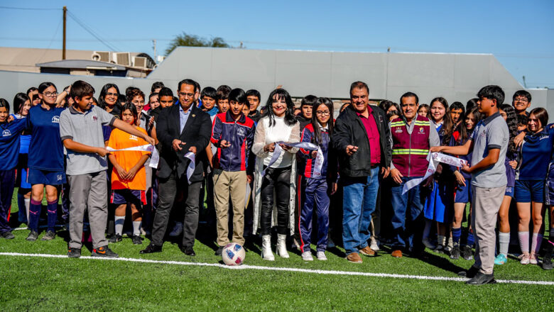 Dota Ayuntamiento de campo de futbol a Secundaria Centenario Lomas 