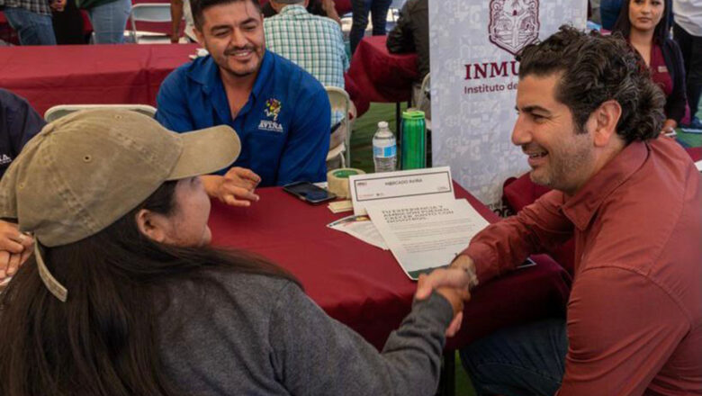 Acercan a estudiantes vacantes de trabajo