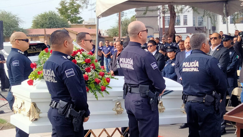 Despide DSPM con guardia de honor a agente caído