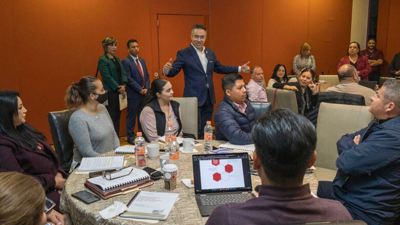 Capacitan a Comunidad Profesional de Aprendizaje Estatal