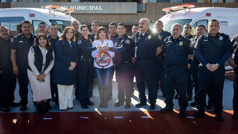 Dona Sempra a Bomberos par de ambulancias
