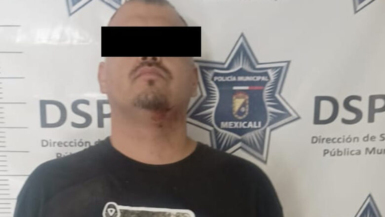 Van los del centro de rehabilitación por él y se pone violento