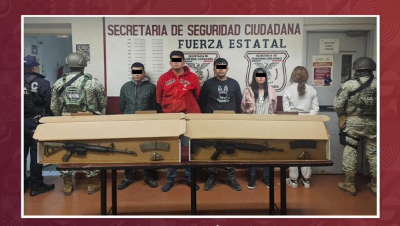 Sorprenden a 5 jóvenes en posesión de par de armas largas 