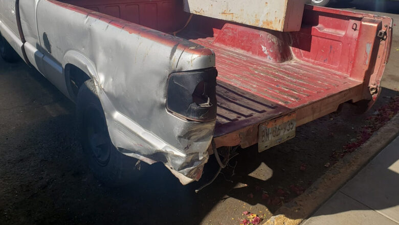 Aseguran a 2 por manejar pick up con placas sobrepuestas robadas