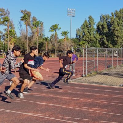 Estudiantes de secundarias de Tecate participan en la etapa municipal de atletismo