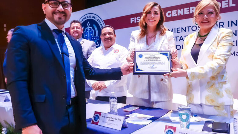 Personal de FGE recibe estímulos y reconocimientos por investigaciones relevantes