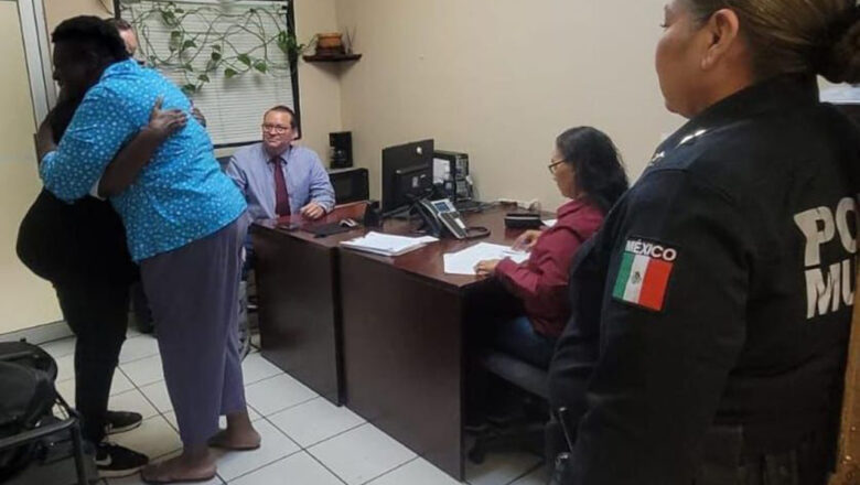 Reúnen con su familia a mujer con reporte de búsqueda en EU