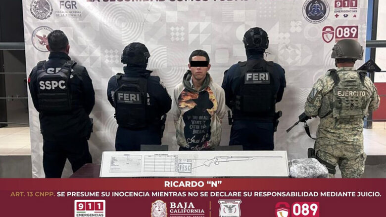 Motociclista con fusil cargado detenido por fuerza estatal en Tecate