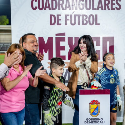 Instalan nuevas luminarias al campo “Boticas” Pérez antes Necaxa