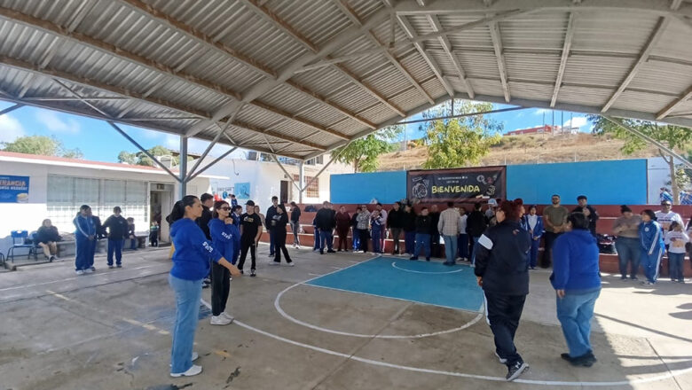 Realiza educación matrogimnasia con alumnos de telesecundaria