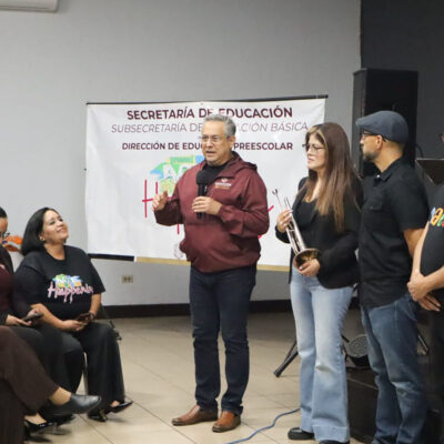 Participan docentes de preescolar en taller para reforzar las artes y la ciencia en Rosarito